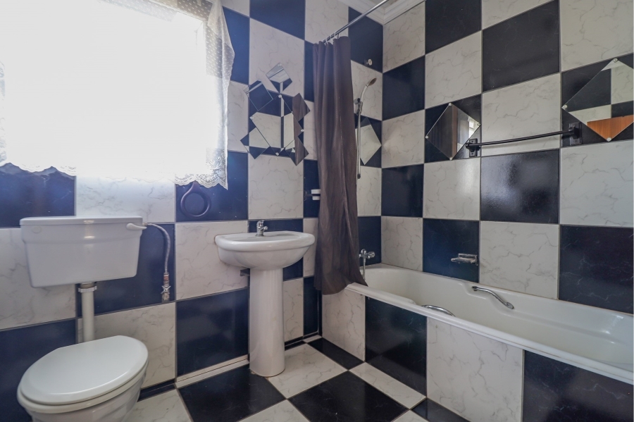 To Let 3 Bedroom Property for Rent in La Hoff North West